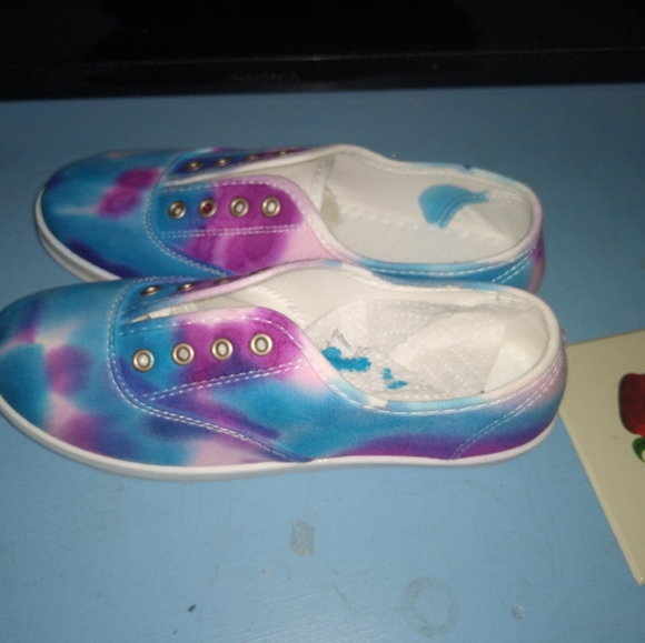 Shoes - Picture 2 of 2